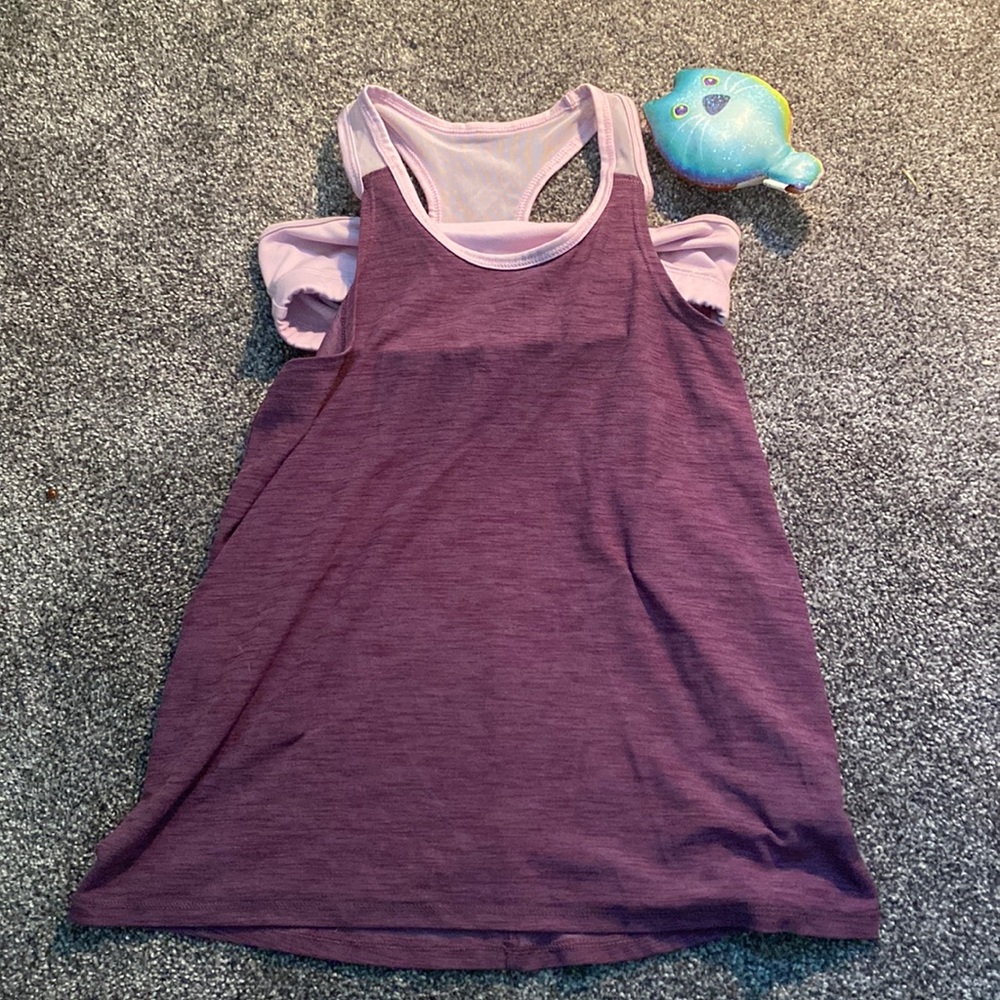 Active wear tank with built in bra